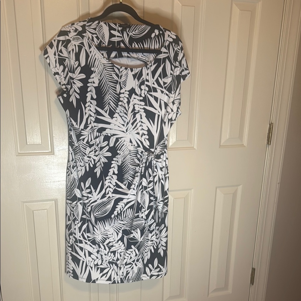 TALBOTS XL petite Cap Sleeve Knee Length Dress Faux Wrap Tie Floral Black White